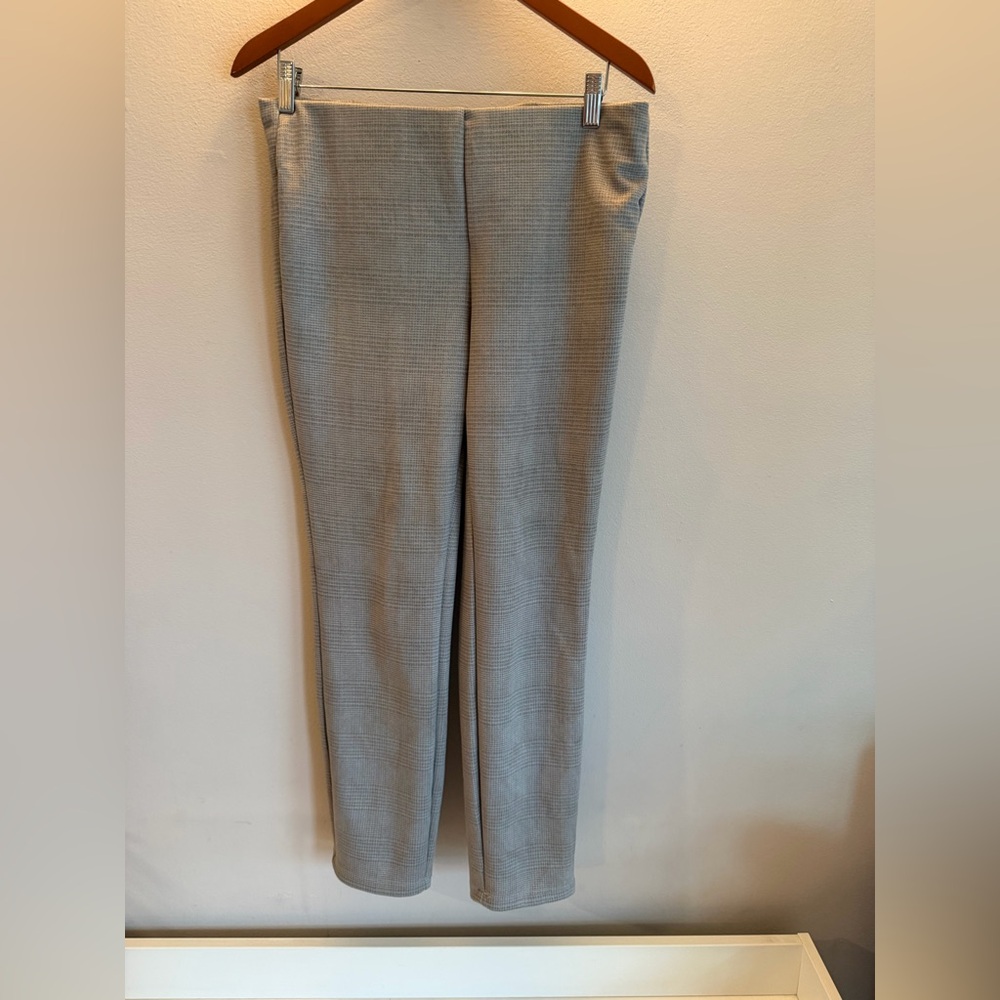 T Tahari soft ladies Trousers medium‎